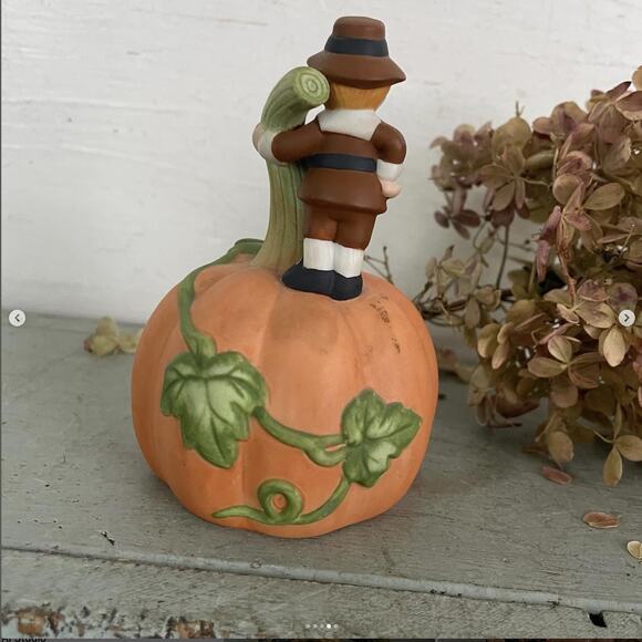 Vintage Avon Pumpkin Gourd Thanksgiving Bell Pilgrim Boy Bisque Ceramic Clacker - Picture 4 of 5